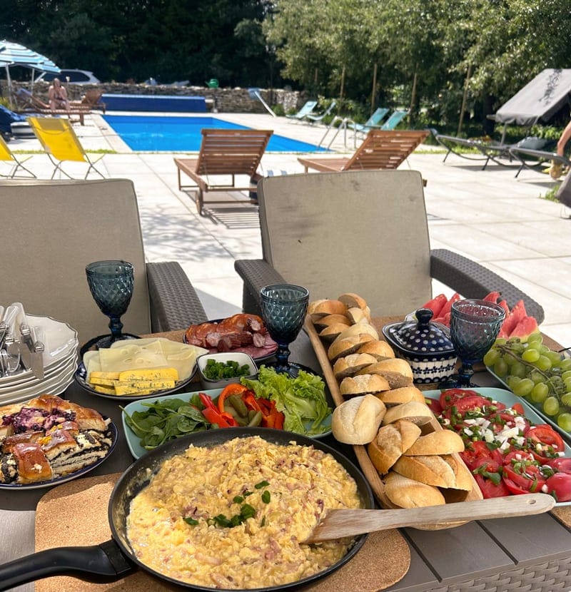 OutCider Inn &ndash;&nbsp;śniadanie przy basenie, catering dla grup